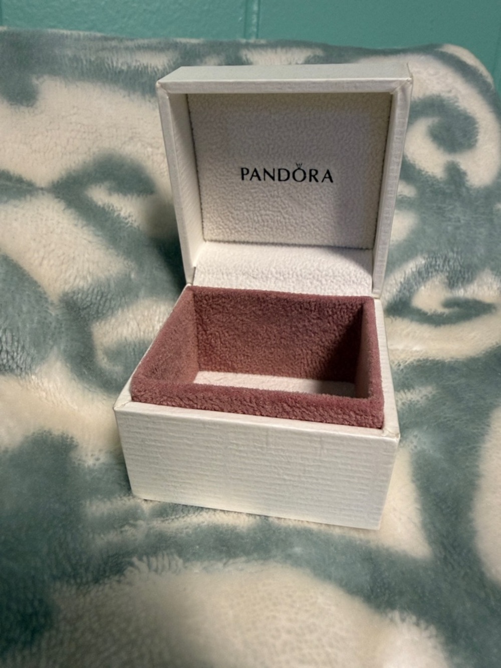 BNWOT EMPTY WHITE SMALL PANDORA JEWELRY RING/CHARM GIFT BOX